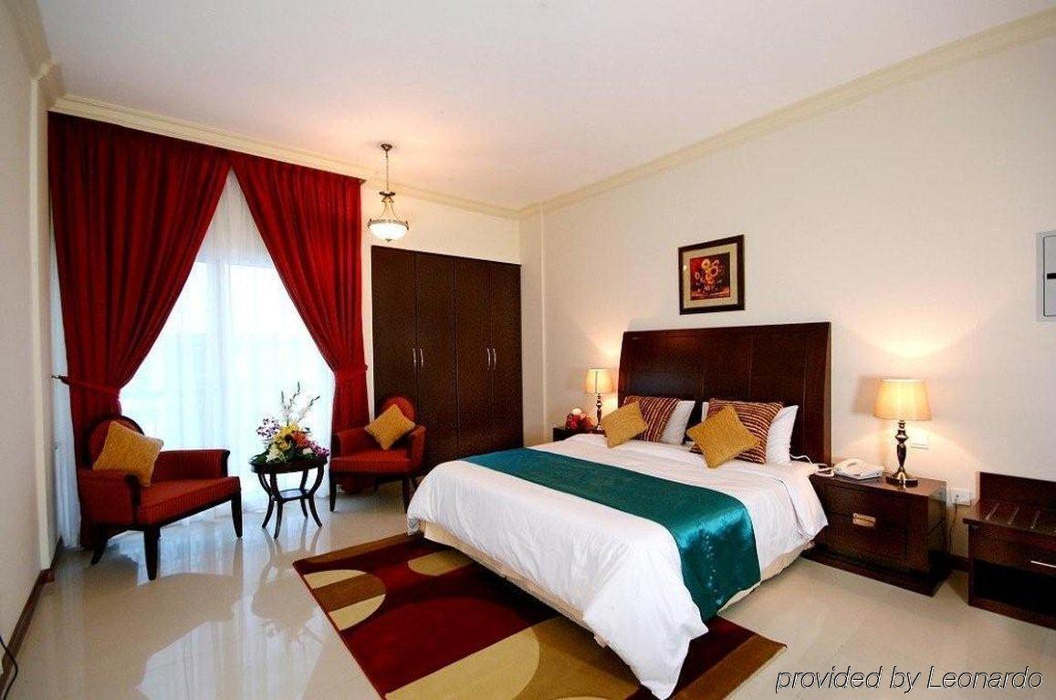 Golden Square Hotel Apartments ดูไบ ภายนอก รูปภาพ