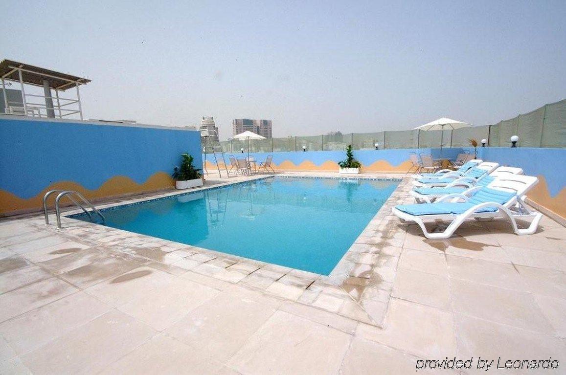 Golden Square Hotel Apartments ดูไบ ภายนอก รูปภาพ