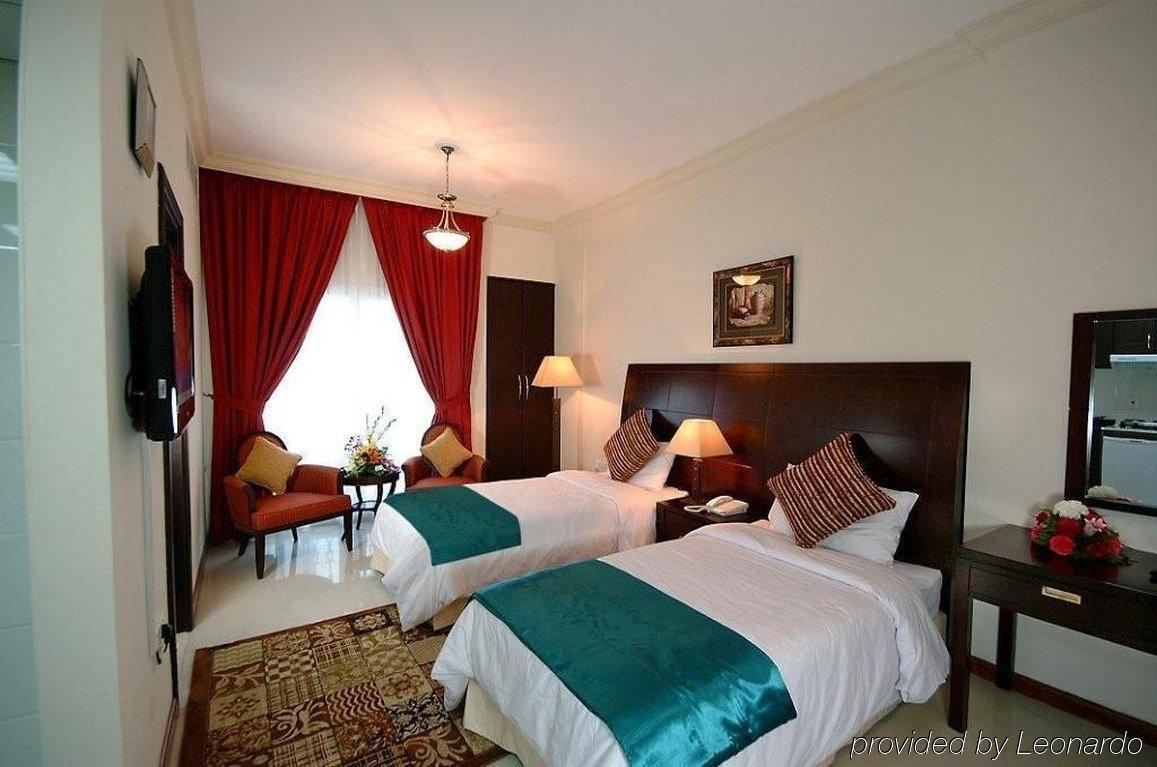 Golden Square Hotel Apartments ดูไบ ภายนอก รูปภาพ