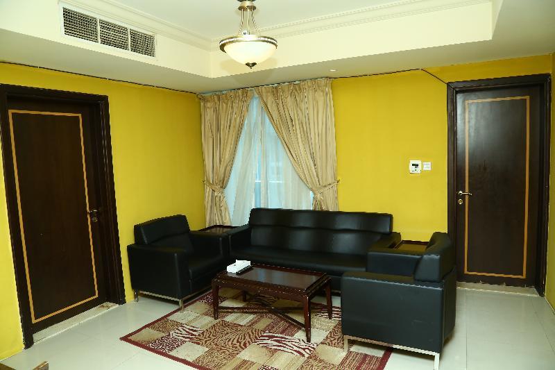 Golden Square Hotel Apartments ดูไบ ภายนอก รูปภาพ