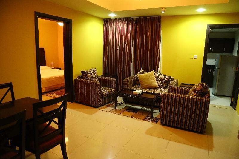 Golden Square Hotel Apartments ดูไบ ภายนอก รูปภาพ