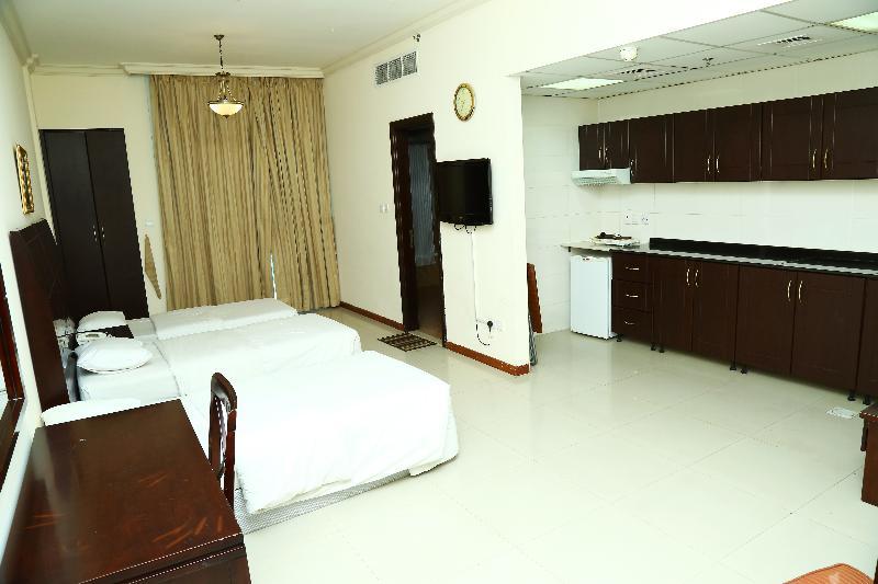 Golden Square Hotel Apartments ดูไบ ภายนอก รูปภาพ