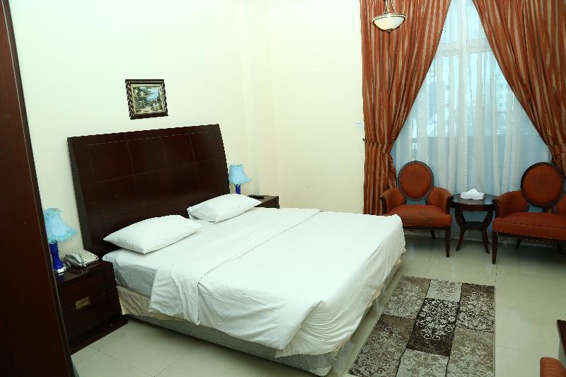 Golden Square Hotel Apartments ดูไบ ภายนอก รูปภาพ