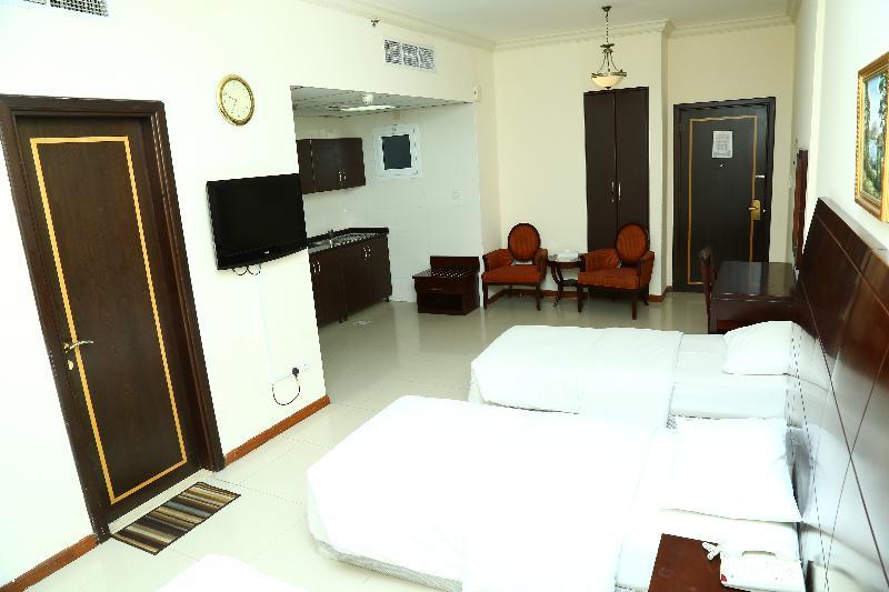 Golden Square Hotel Apartments ดูไบ ภายนอก รูปภาพ