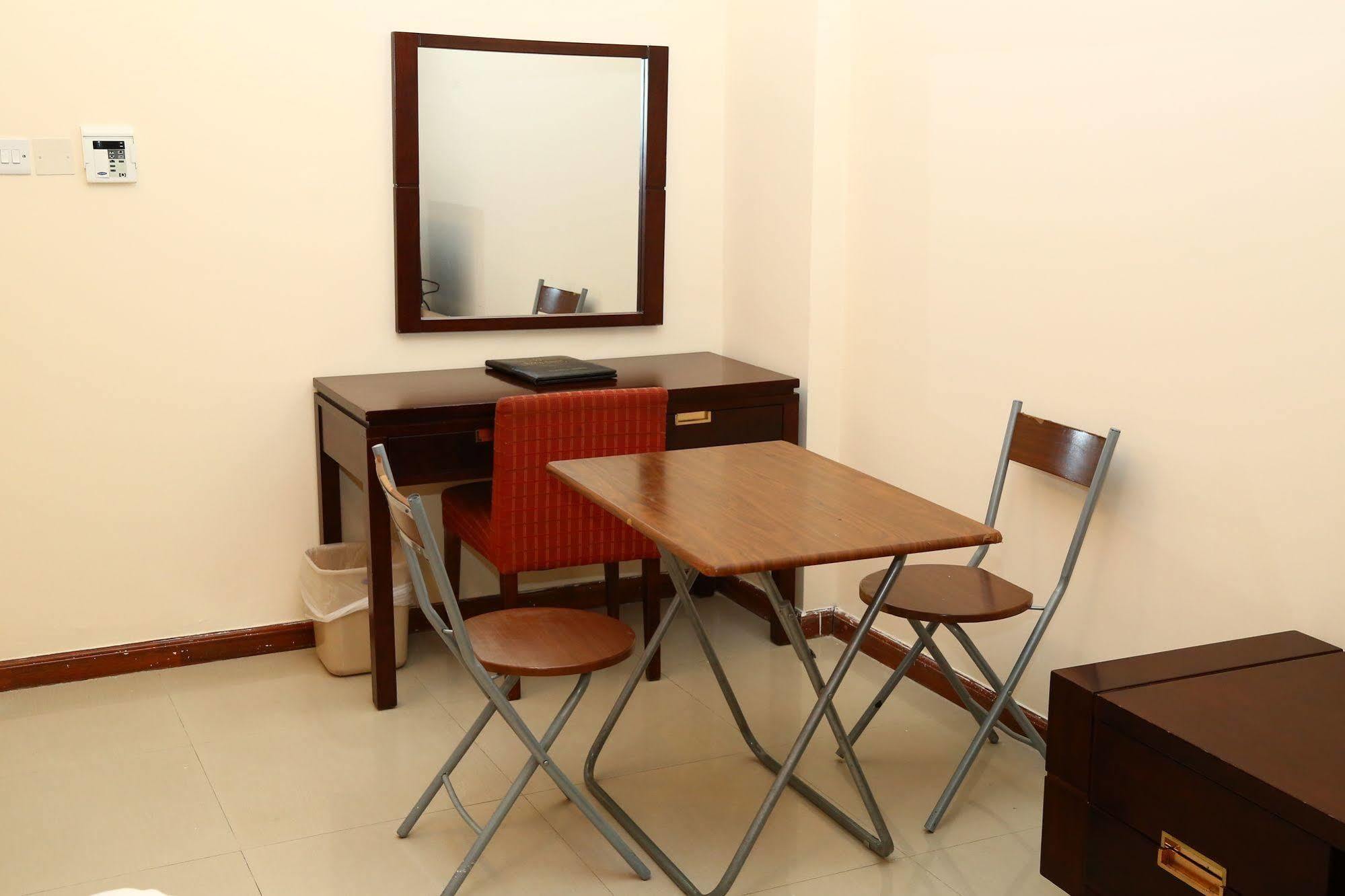 Golden Square Hotel Apartments ดูไบ ภายนอก รูปภาพ