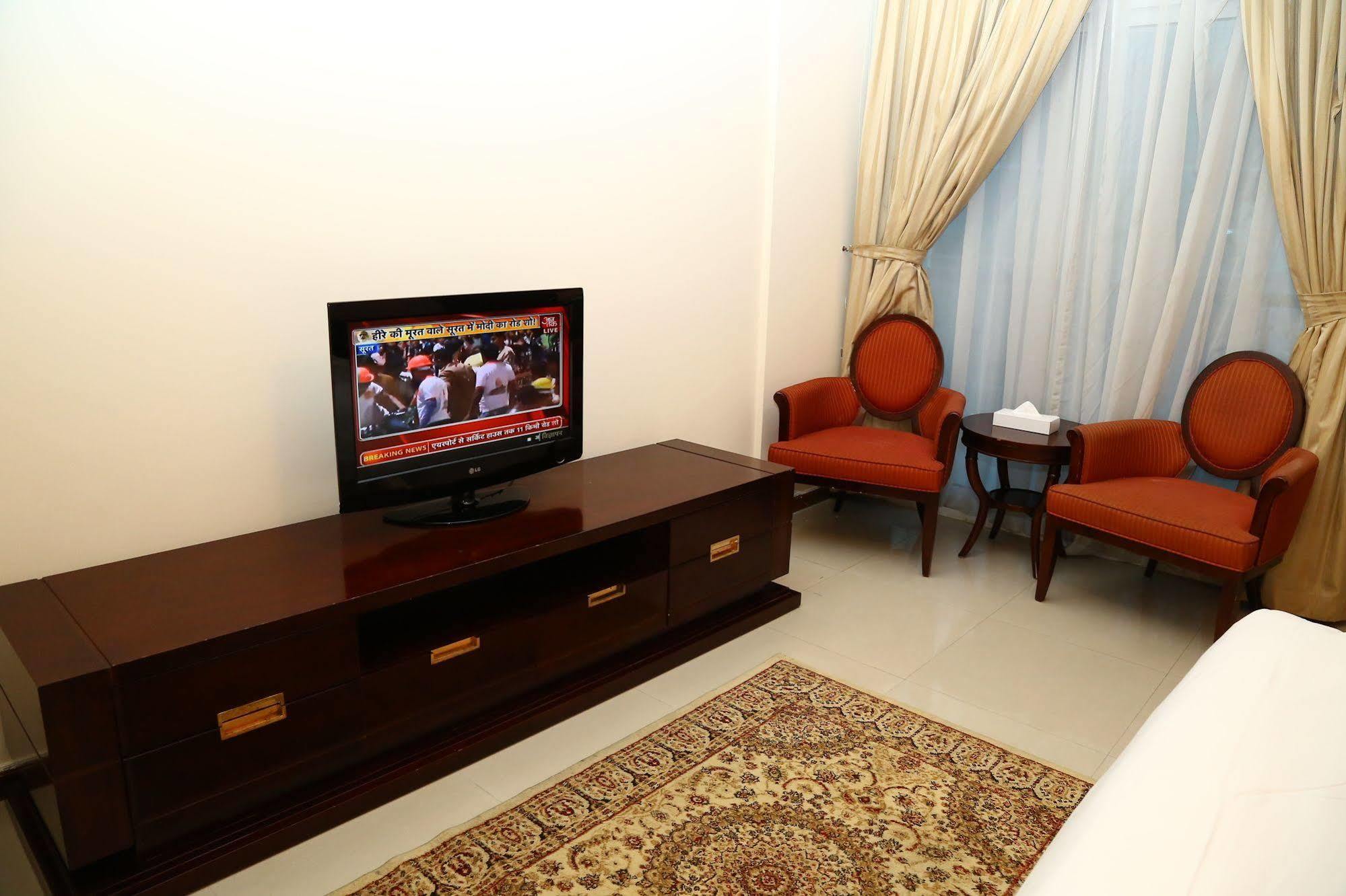 Golden Square Hotel Apartments ดูไบ ภายนอก รูปภาพ