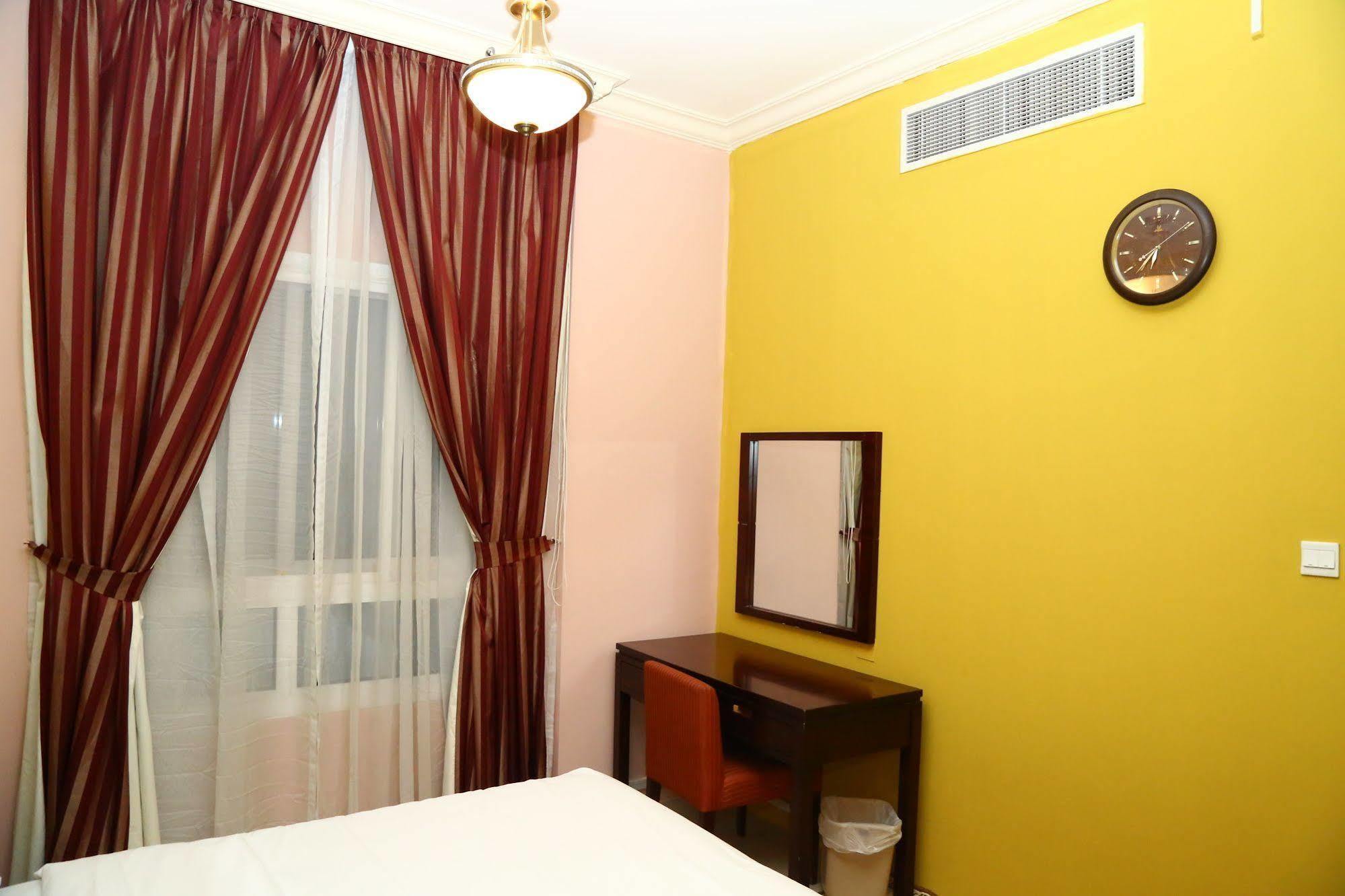 Golden Square Hotel Apartments ดูไบ ภายนอก รูปภาพ