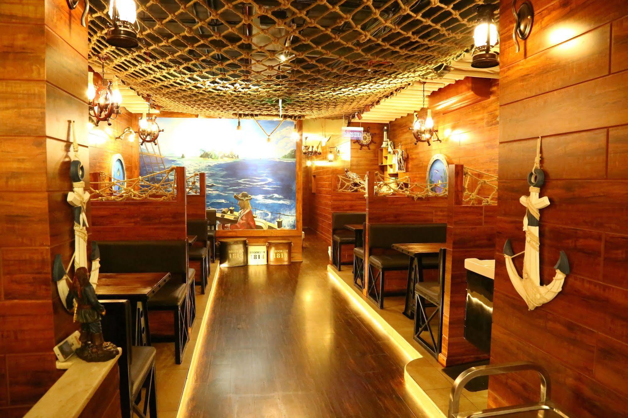 Golden Square Hotel Apartments ดูไบ ภายนอก รูปภาพ